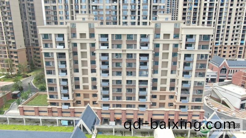 長沙大漢公園裏項(xiang)目住宅陽檯壁掛太陽能熱水係統工程