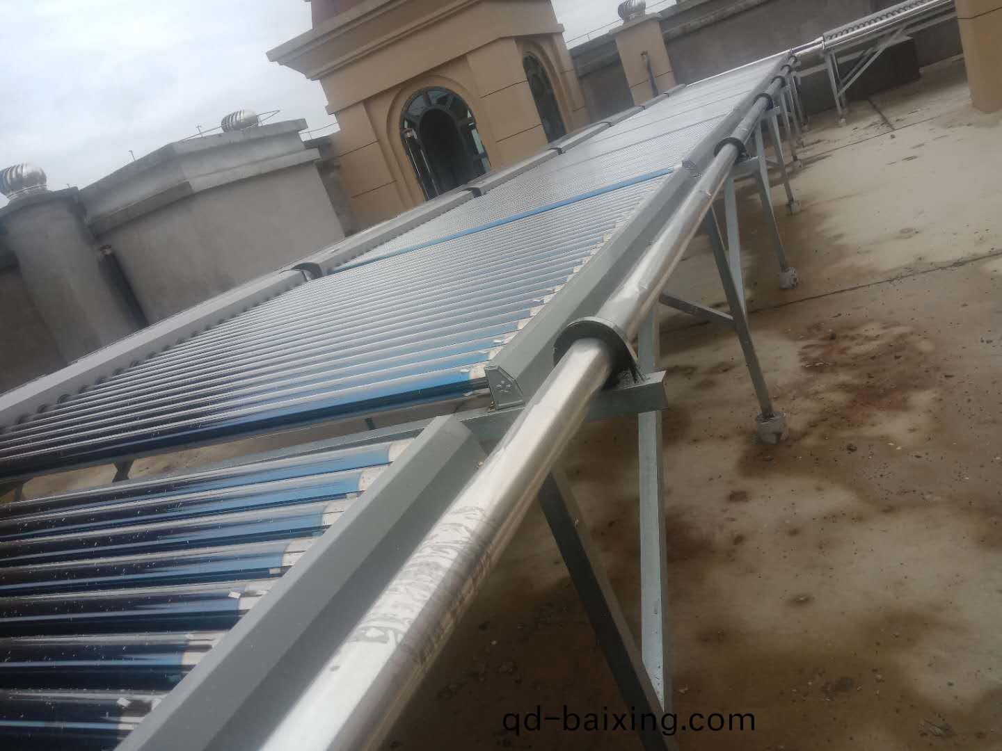 長(zhang)沙恆大禦景半島8#地塊2#棟太陽能熱水係統工程