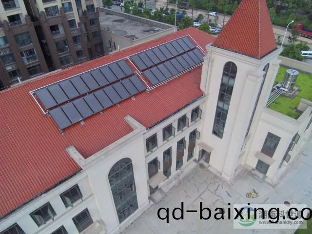 幼兒園斜屋麵太陽能熱水工程