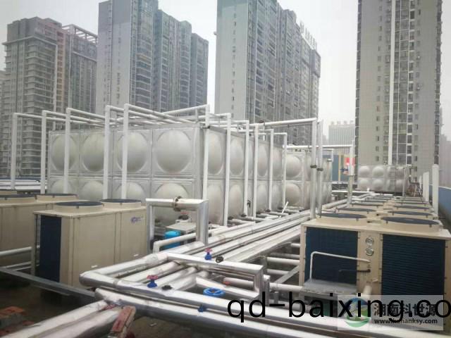 學校(xiao)屋頂(ding)空氣能熱水工(gong)程