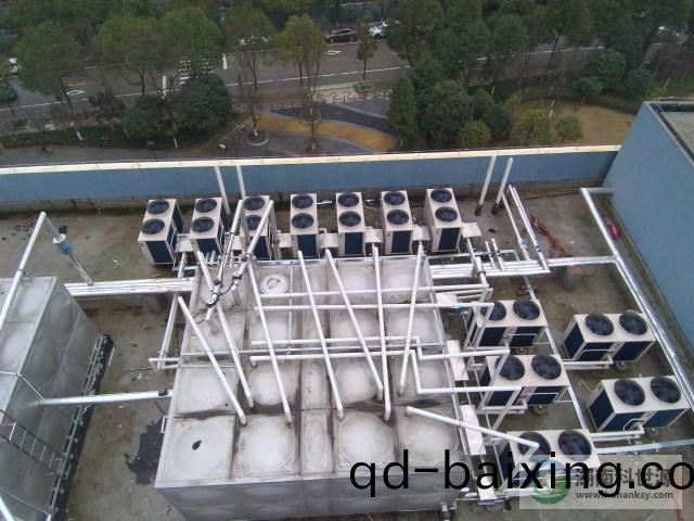 航拍學校屋頂空氣能熱水工程