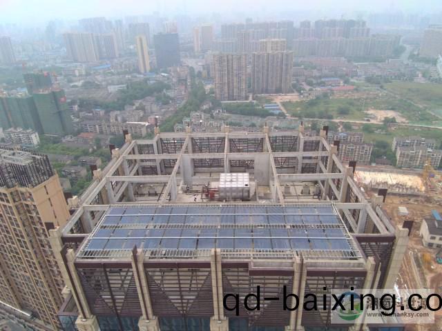 屋(wu)頂架構層太陽能熱水係統(tong)