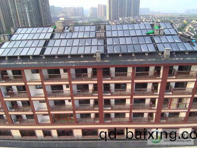 斜屋頂平闆(ban)太(tai)陽能集熱係統