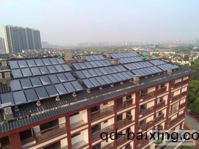 斜屋頂平闆(ban)太陽能集熱係統(tong)