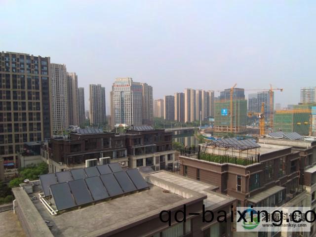 平闆太陽能熱水係統(tong)