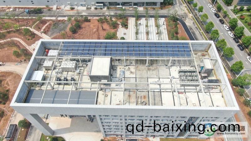 航拍太陽能熱水係(xi)統