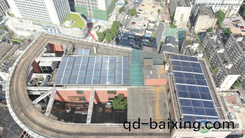 航拍屋頂太陽能熱水係統