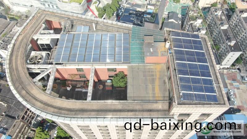 航(hang)拍屋頂太陽能熱水係統