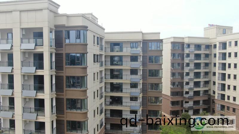 陽檯壁掛太陽能熱(re)水(shui)器