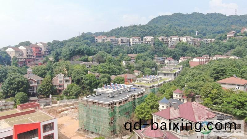 一體落(luo)水式太陽能熱水器