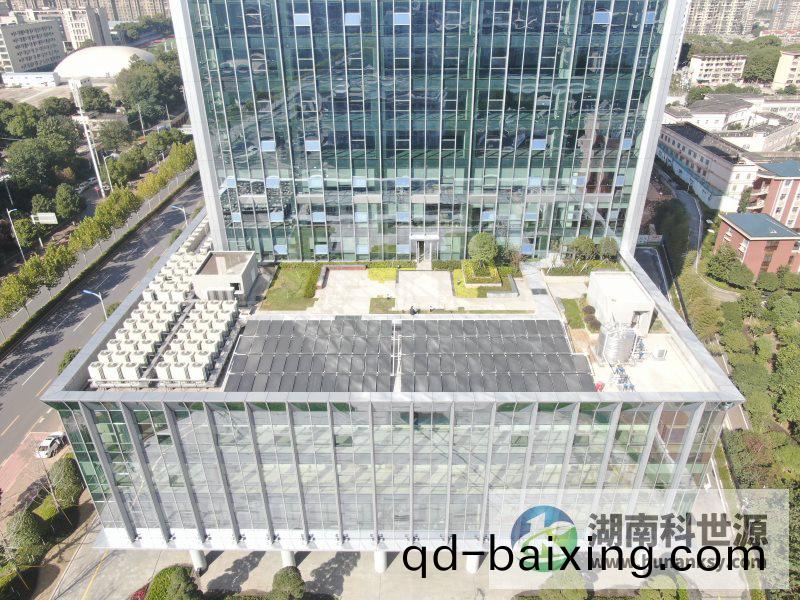 平(ping)闆太陽能熱水係統工程